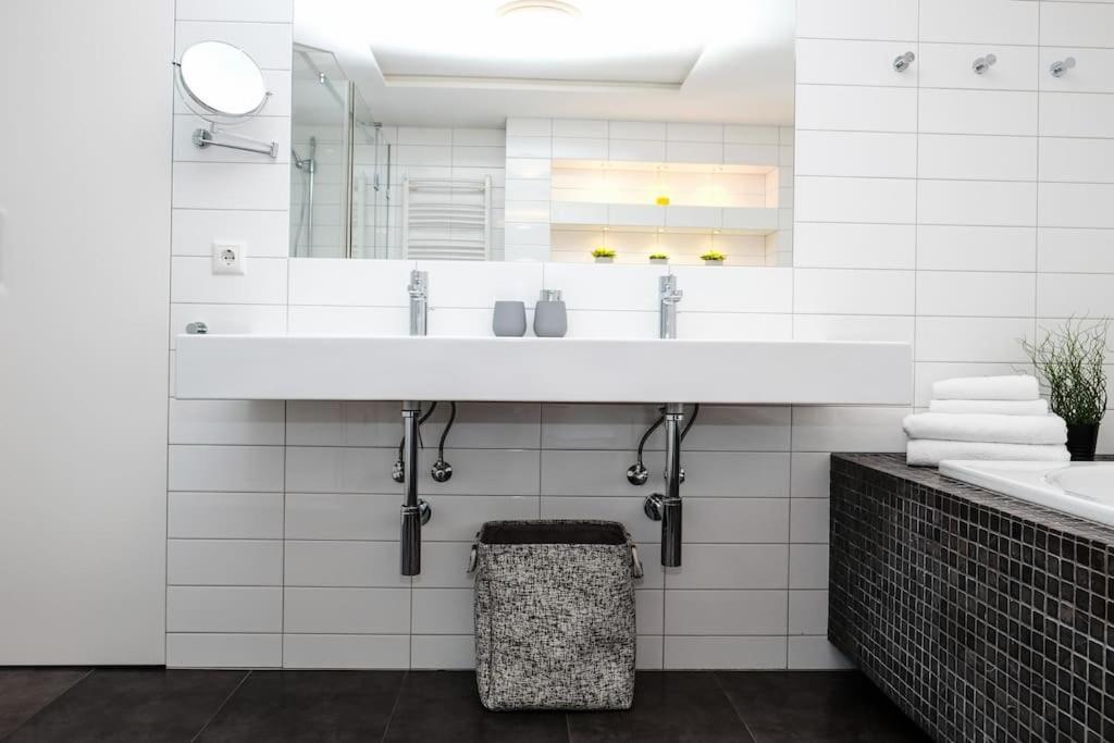 #Stayhere - Spacious Luxury Town Hall 3Bdr Apartment Вильнюс Экстерьер фото